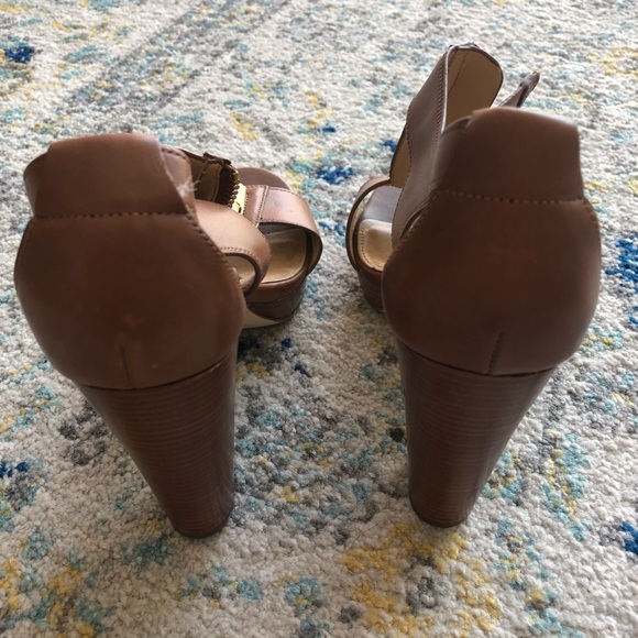 MICHAEL Michael Kors ‘Berrkley’ T Strap Sandal - Picture 2 of 3